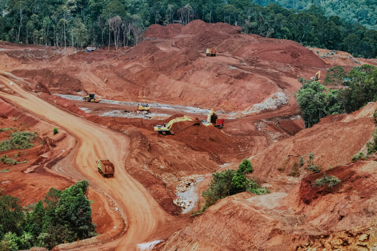 Pemandangan pulau dan laut Raja Ampat yang terancam oleh aktivitas tambang nikel dan mineral.