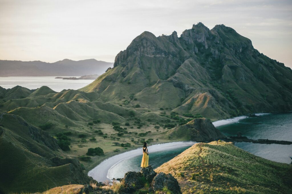 5 Tempat Wisata Alam di Indonesia yang Wajib Dikunjungi: Kintamani, Bantimurung, Buniayu, Baturraden, dan Teluk Penyu